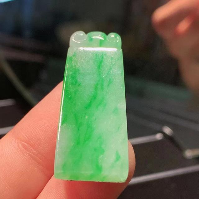 這是中國獨有的文化，源自鼎鼎大名的玉雕師陸子岡，寓意平安無事