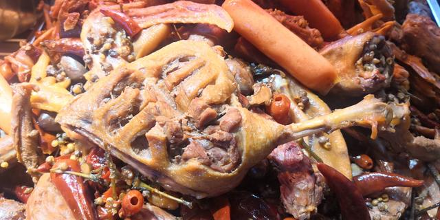 早上賣(mài)包子，晚上賣(mài)鹵味，開(kāi)一家有特色的鹵味包子店