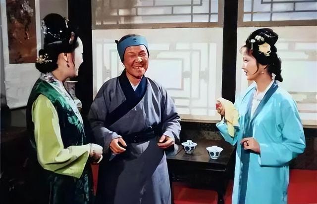 眼里不揉沙子的鳳姐和愛裝糊涂的平兒，誰更高明？