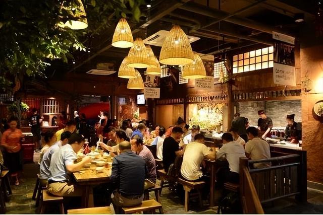 湖南老板開(kāi)湘菜館，利用“一個(gè)名字”，一年盈利200萬(wàn)，套路給你