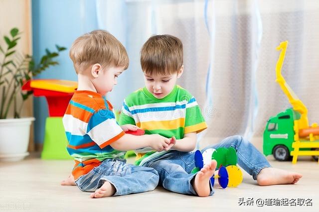 和愷字意思搭配的名字？起名字用愷還是凱！