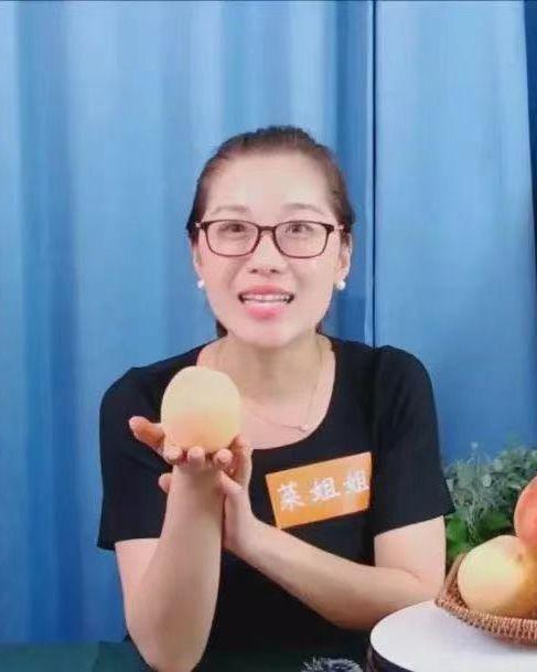 儷人創(chuàng)客__開心農(nóng)場渠雯新農(nóng)人”菜姐姐“的生態(tài)農(nóng)業(yè)