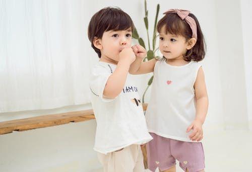 022虎年寶寶取名姓王女孩四字？2022虎年寶寶取名姓王宥桐的含義！"