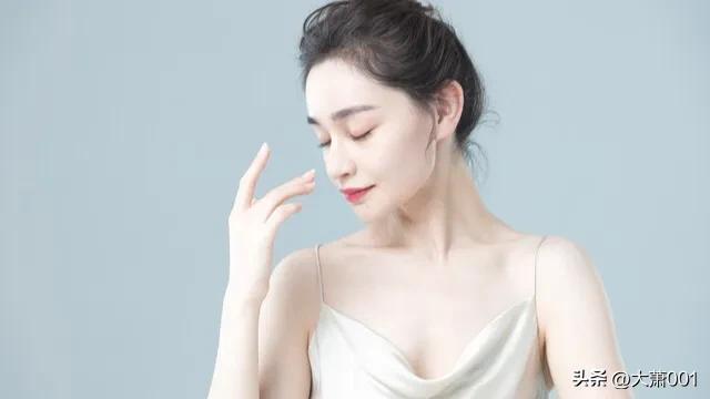 蹇蹇三事,師師百僚的意思，蹇蹇三事,師師百僚的意思賞析