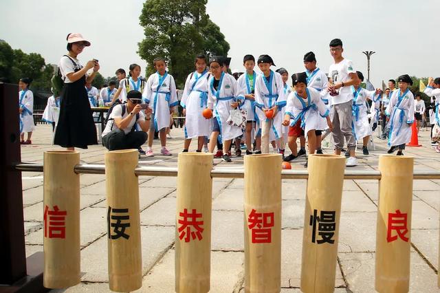 滔的意思？滔滔不絕的意思！